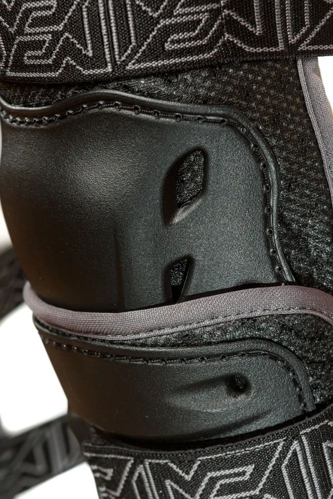 Наколенники MOTEQ Steadfast черные