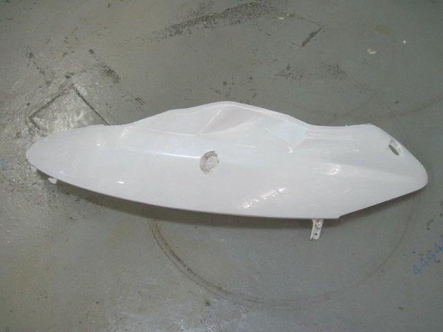 Облицовка рамы задняя верхняя левая - белый цвет RS750