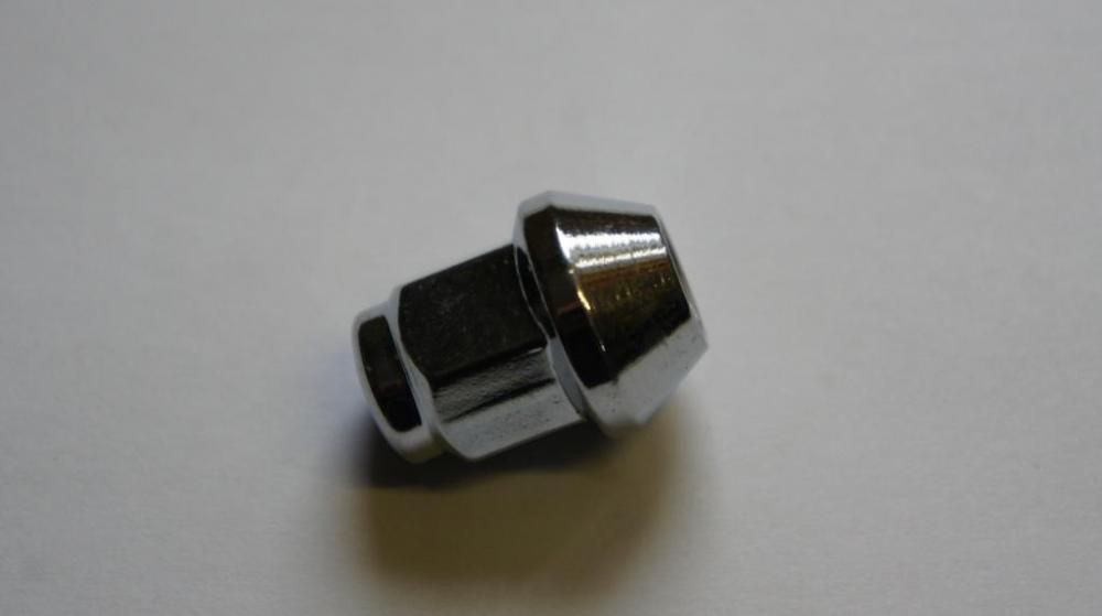 Гайка крепления колесного диска 400/500/700 М10*1, 25 PJ00000903450000