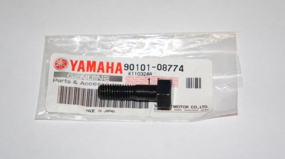 Болт Yamaha  901010877400