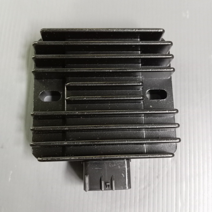 Регулятор напряжения Striker 400/500/700 11500032100000