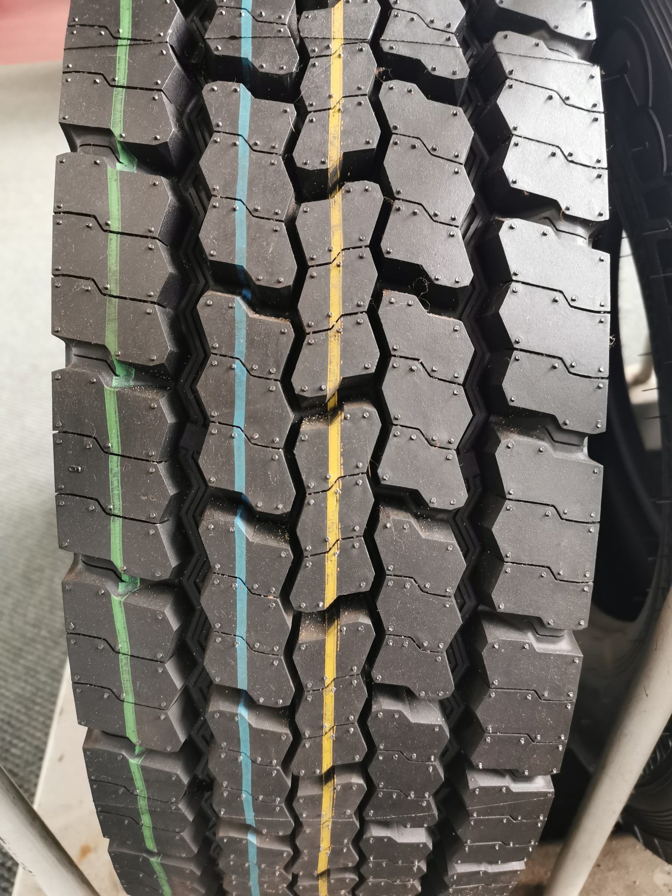 245/70 R19.5 CORDIANT PROFESSIONAL DR-1 ВЕДУЩАЯ 136/134M Автошина