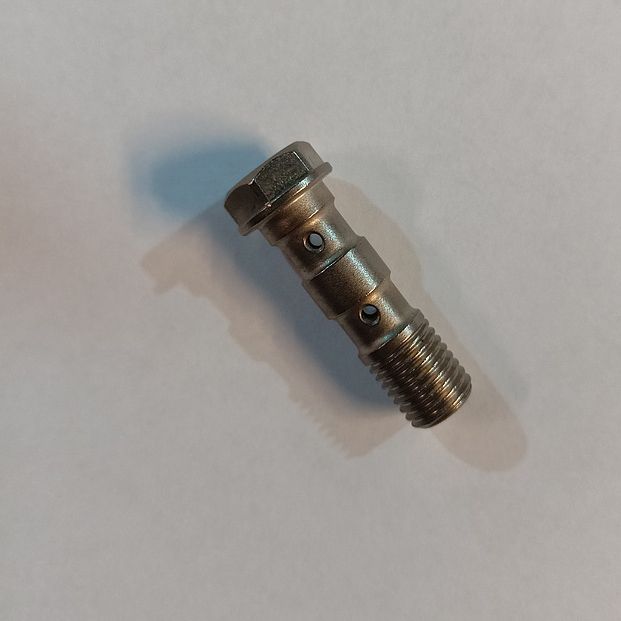 Болт двойной крепления фитинга M10 x1, 25 PW 424-363